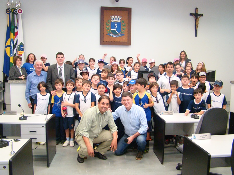 Alunos do 3° Ano do Ensino Fundamental do Colégio La Salle visitam a Câmara Municipal